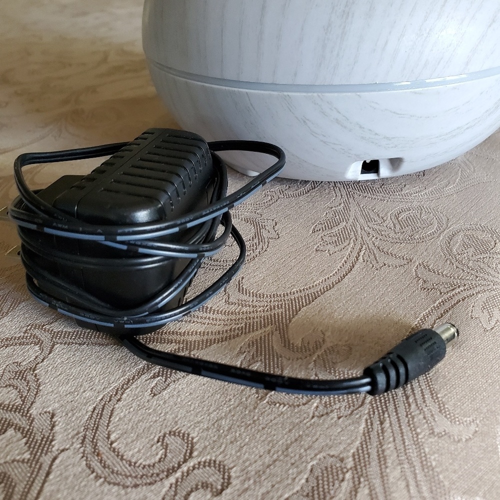 Essential Oil Diffuser - Picture 3 of 6